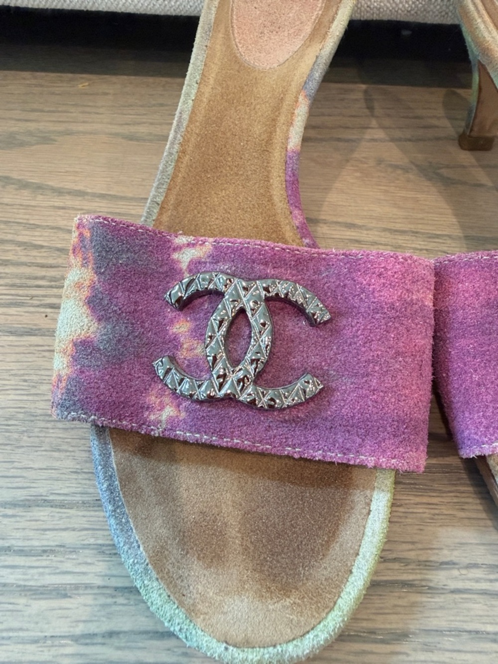 Chanel Purple Tie-Dye Suede Slide Sandals with Crystal CC - Picture 2 of 13